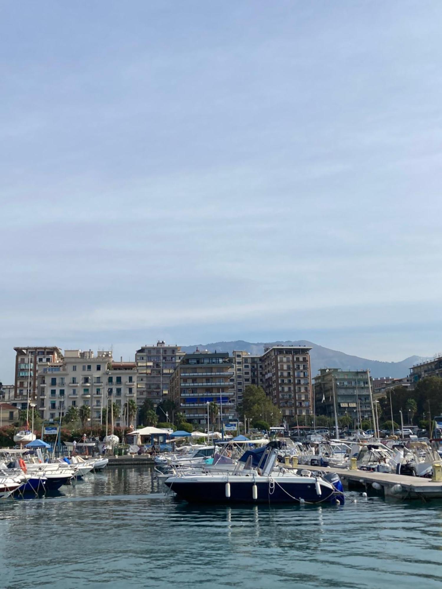 Casa Vacanza Brezza Di Maestrale Salerno Exterior foto