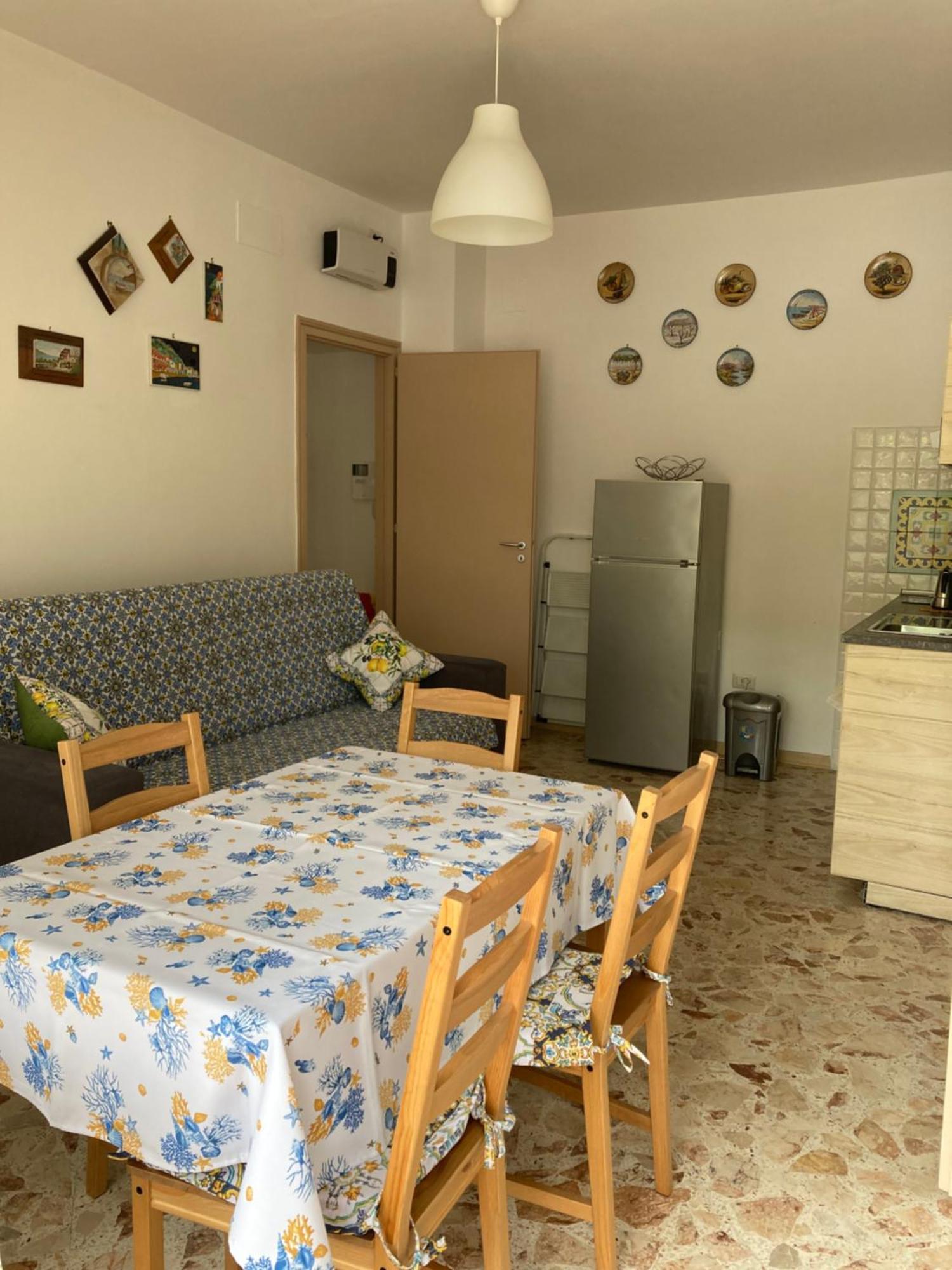 Casa Vacanza Brezza Di Maestrale Salerno Exterior foto